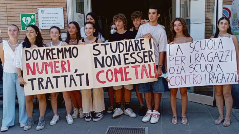 Rimini, i ragazzi della 4ª G dell'Einstein: Non fate sparire la nostra classe, non siamo mica numeri