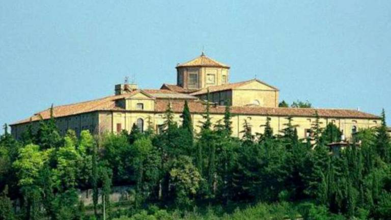 Contagi a Cesena: negozi chiusi e focolaio al Monte