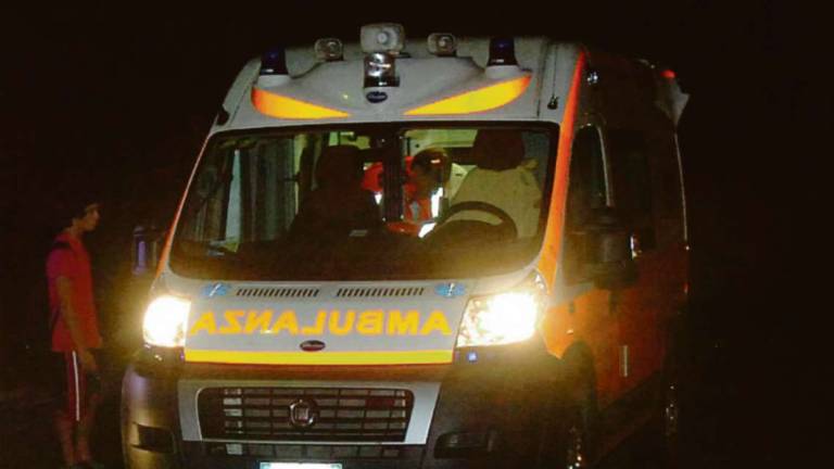 Rimini, sbatte contro l'ambulanza: la sirena non smette più di suonare