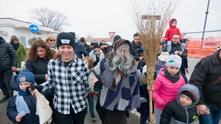 La Befana è la star della festa a Marina di Ravenna - Gallery