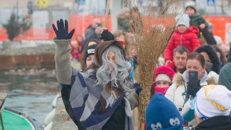 La Befana è la star della festa a Marina di Ravenna - Gallery