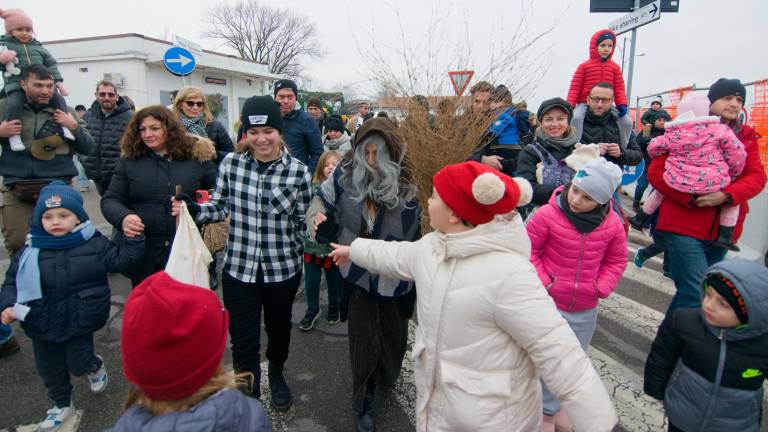 La Befana è la star della festa a Marina di Ravenna - Gallery