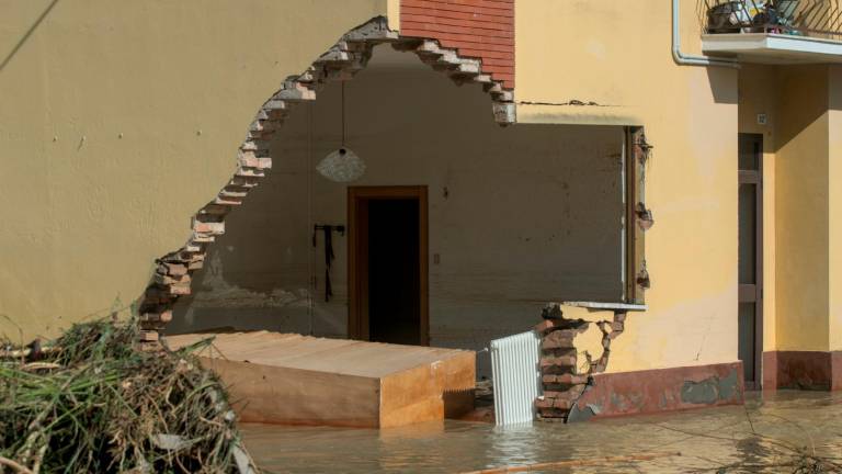 Gli effetti distruttivi dell’alluvione a Traversara (Foto Massimo Fiorentini)