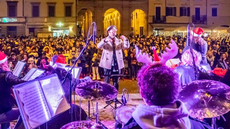 Rimini. Le luci del Natale accendono una luce di speranza per dire no alla violenza sulle donne FOTOGALLERY