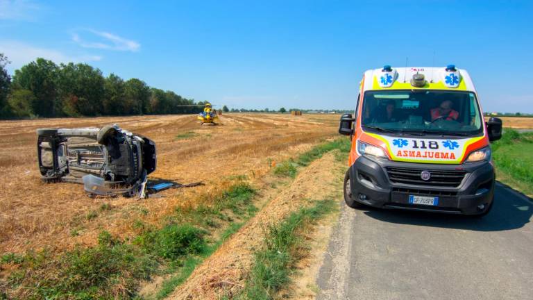 Incidente a Villanova di Bagnacavallo: si ribalta con l’auto in un campo, donna 54enne in gravi condizioni