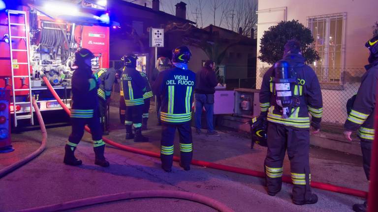 Ravenna, fiamme in un’abitazione a Godo di Russi. In due al pronto soccorso