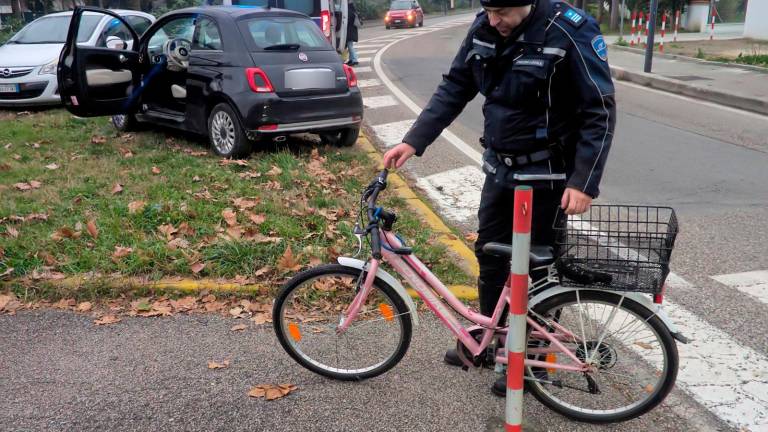 Ravenna, incidente: travolta da un’auto mentre va in bici a scuola, la ragazzina di 12 anni non è in pericolo di vita - Gallery