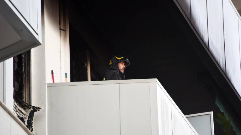 Rimini. Fiamme in una palazzina in via Dandolo, distrutto un appartamento. GALLERY