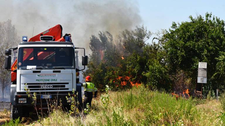 Rimini. Raffica di incendi in un paio d’ore, case evacuate e allarme esplosione