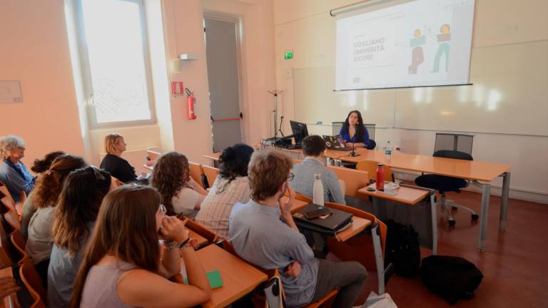 La discussione del dossier a cura delle associazioni studentesche presentato ieri a Palazzo Verdi a Ravenna. Foto Fiorentini