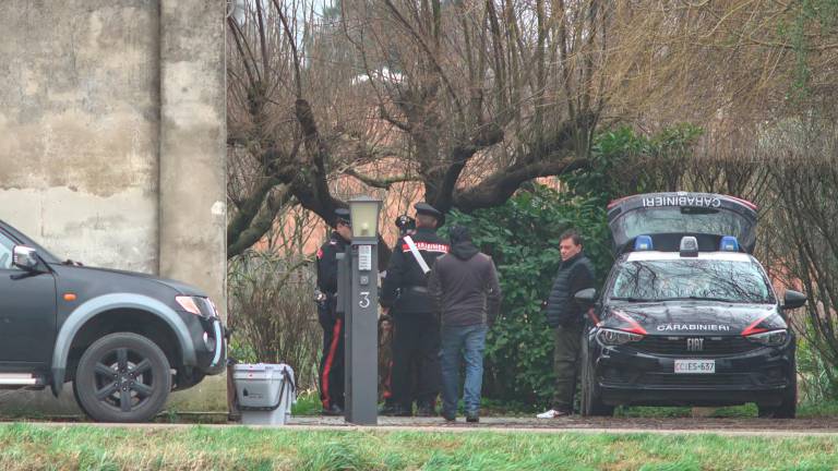 I carabinieri a Conselice per i rilievi sul luogo dell’incidente - Foto Massimo Fiorentini