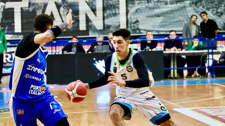 Per Lorenzo Calbini 14 punti con Capo d’Orlando (foto Mmph)