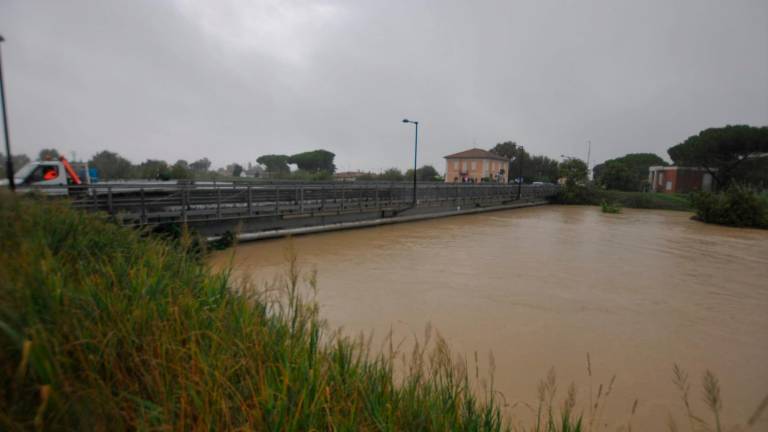 Maltempo in Romagna, a Ravenna evacuazione totale per i residenti a nord del Lamone