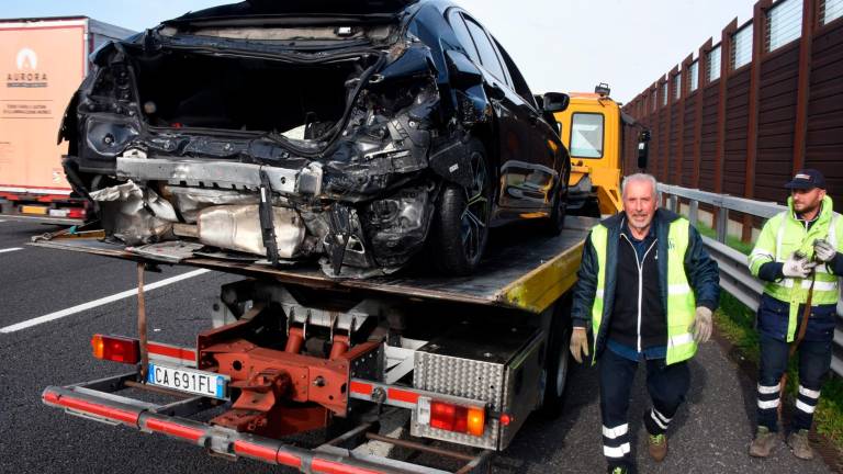 Rimini, incidente in A-14: coinvolte 6 auto e un camion, traffico in tilt sulla corsia Nord - Gallery