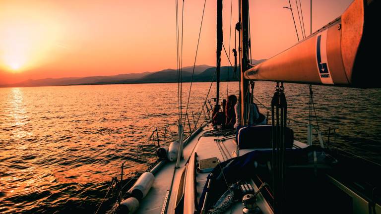 Scopri la bellezza di una vacanza in catamarano con Skipper