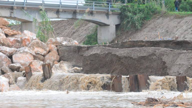 Ecco l’infiltrazione dell’argine. Traversara è di nuovo sott’acqua, la rabbia degli abitanti: “Una vergogna” VIDEO