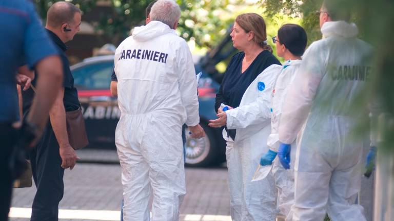 Omicidio a Ravenna, ex bancario 78enne uccide la moglie malata nella vasca da bagno