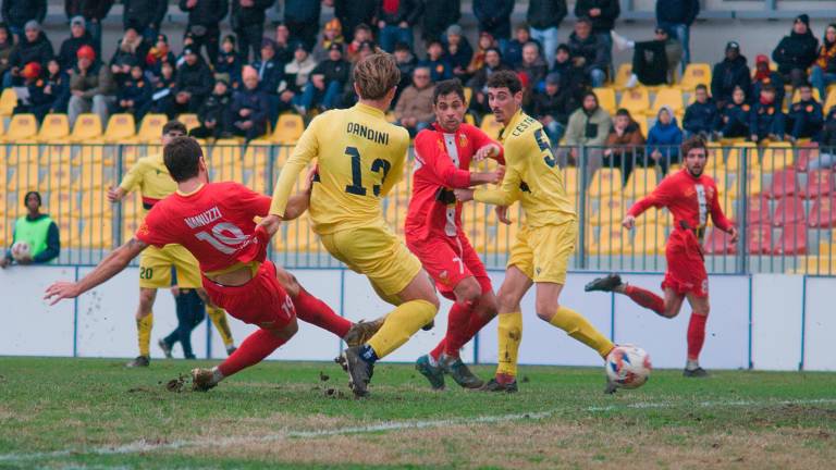 L’attaccante ravennate Francesco Manuzzi (foto MASSIMO FIORENTINI)