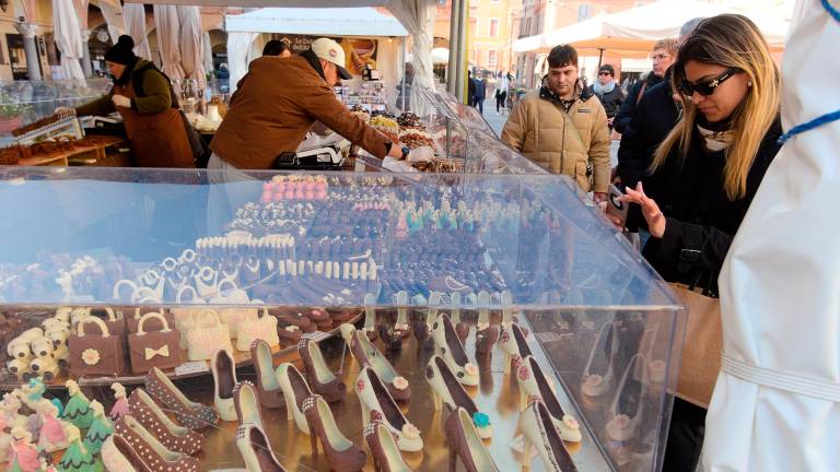 Ravenna, anche le scarpe col tacco di cioccolato ad “Art e Ciocc” in Piazza del Popolo - Gallery