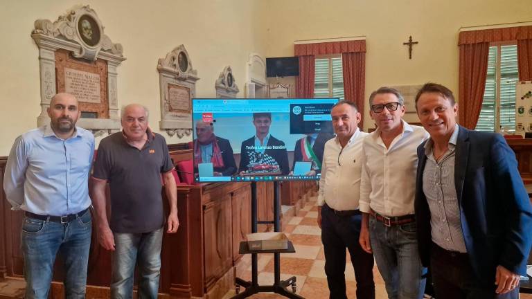 Da sinistra: Andrea Fabbri, vice sindaco di Faenza; Francesco Assirelli, presidente associazione Trofeo Bandini; Dario Laghi, assessore del Comune di Brisighella; Massimo Bosi, assessore del Comune di Faenza; Massimiliano Penazzi, vice presidente Trofeo Bandini