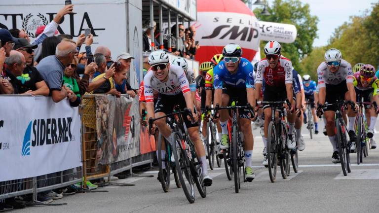 Ciclismo, Hirschi trionfa al Memorial Pantani, che beffa per Baroncini - Gallery