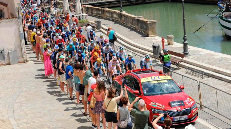 Tour de France a Cesenatico: lo spettacolo della partenza in un mare di folla - VIDEO GALLERY