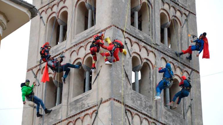 Ravenna, arrivano i supereroi acrobatici per promuovere la donazione di sangue