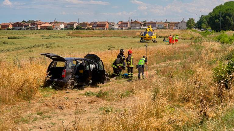 Schianto tra auto e moto a Porto Fuori. Il centauro ricoverato al Bufalini