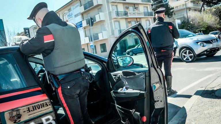 Sorpreso a litigare per strada, ma aveva l’obbligo di non uscire di casa: 60enne arrestato a San Giovanni in Marignano