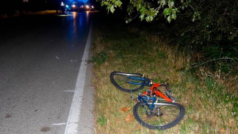 La bici del giovane coinvolto nell’incidente (Foto Massimo Fiorentini)