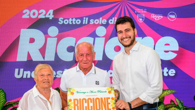 “Noi da 51 anni in vacanza a Riccione e il nostro caro Luciano riposa al cimitero di Coriano”: la storia commovente di Anna e Vincenzo