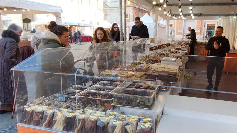 Ravenna, anche le scarpe col tacco di cioccolato ad “Art e Ciocc” in Piazza del Popolo - Gallery