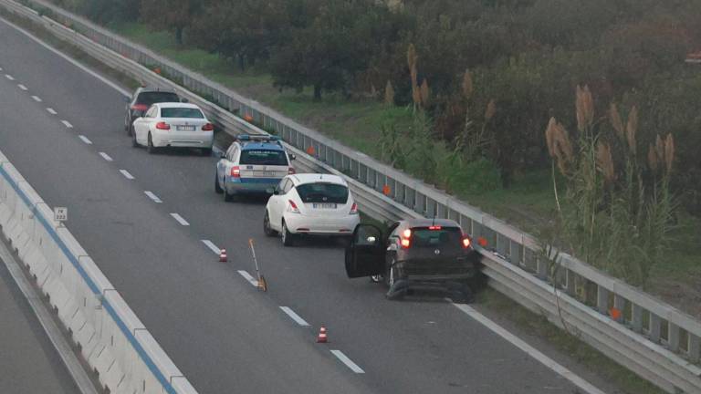 Incidente mortale sulla E45: automobilista sbalzato dall’abitacolo perde la vita