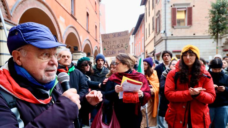 Imola, almeno 500 persone alla manifestazione contro il Ddl sicurezza del governo VIDEOGALLERY