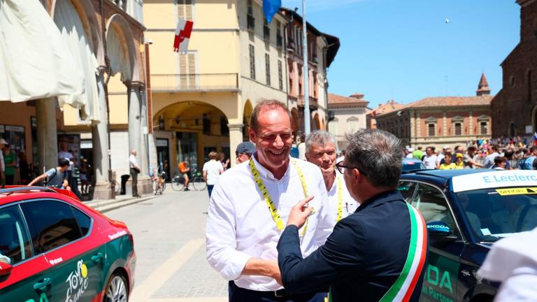 Tour de France: l’omaggio a Ercole Baldini a Faenza, i figli donano il loro vino a Prudhomme VIDEO GALLERY