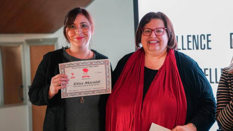 Elisa Maraldi dell’Agriturismo Casa Molinari premiata da Angela Ferracci