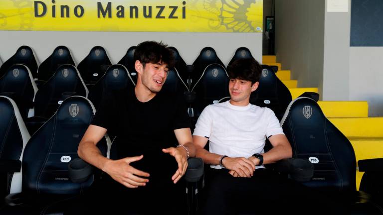 Stiven e Cristian Shpendi in tribuna all’Orogel Stadium (Zanotti)