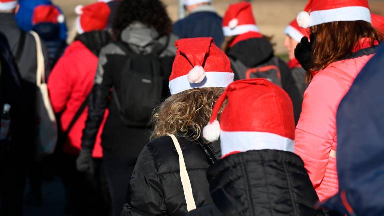 Forlì, dalla camminata dei Babbo Natale 5mila euro per lo Ior grazie al record di partecipanti VIDEO GALLERY