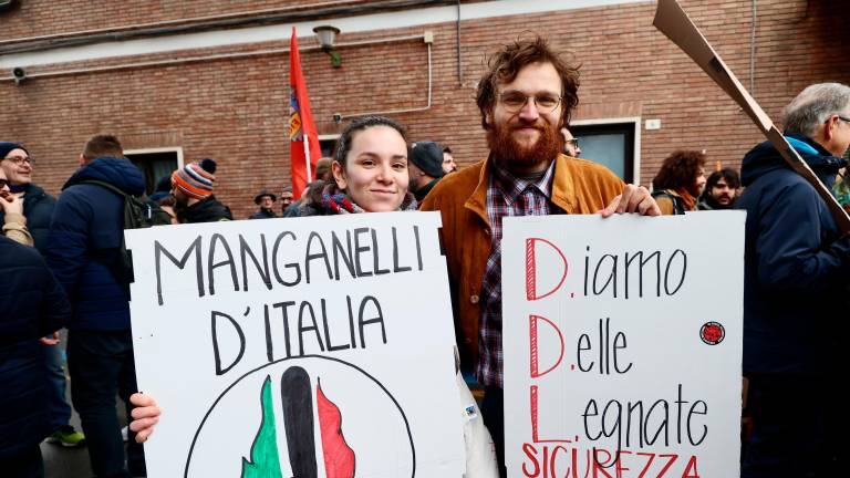 Imola, almeno 500 persone alla manifestazione contro il Ddl sicurezza del governo VIDEOGALLERY