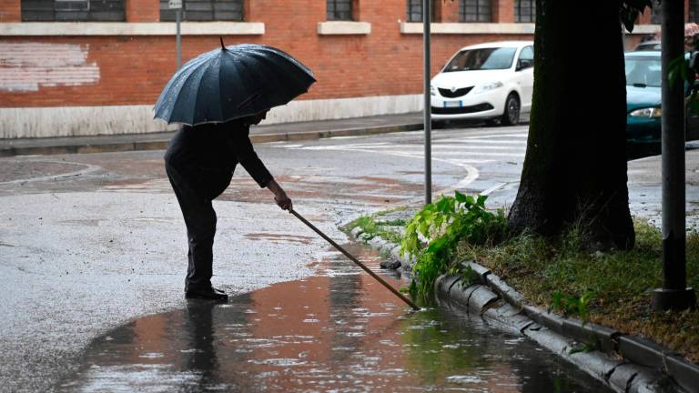 Maltempo in Romagna, pioggia e grandine tra Ravenna e Forlì e una tromba marina a Bellaria Igea Marina