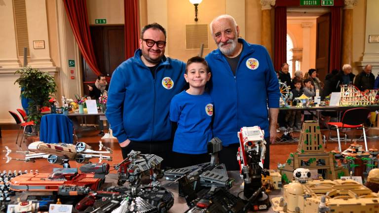 Nicola Vandi, il padre Franco e il giovane Elia sono appassionati di mattoncini Lego