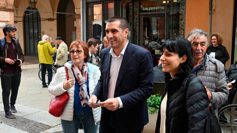 Michele De Pascale durante la sua visita a Forlì di lunedì scorso (foto Blaco)