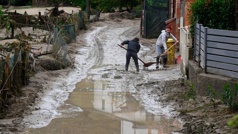 Il fango portato dall’alluvione a Modigliana (foto Fabio Blaco)