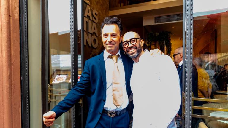 Giorgio Gonelli e Sebastiano Caridi aprono il rinnovato ex Caffè Bacchilega FOTO MMPH