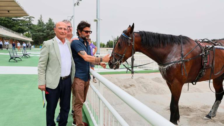 Massimo Umberto Antoniacci e Riccardo Grassi davanti al winner circle