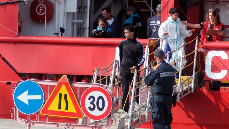 Ravenna, arrivata l’Ocean Viking al porto. A bordo 47 migranti