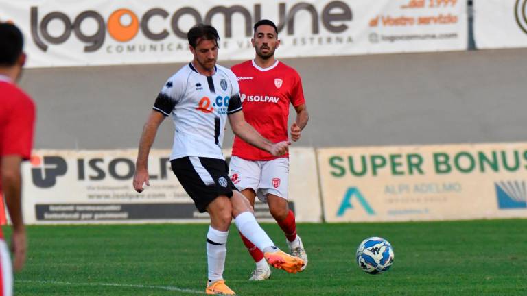 Simone Bastoni guiderà il centrocampo del Cesena nel match di domani contro il Padova (foto Fabio Blaco)