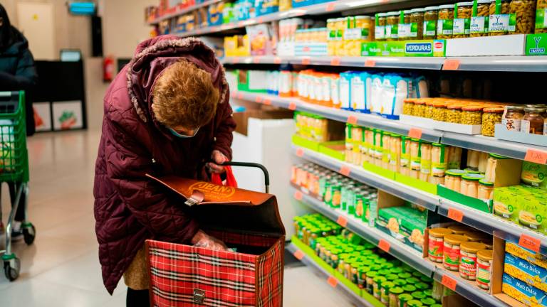 Longiano, i Carabinieri scoprono la ladra seriale di portafogli al supermercato