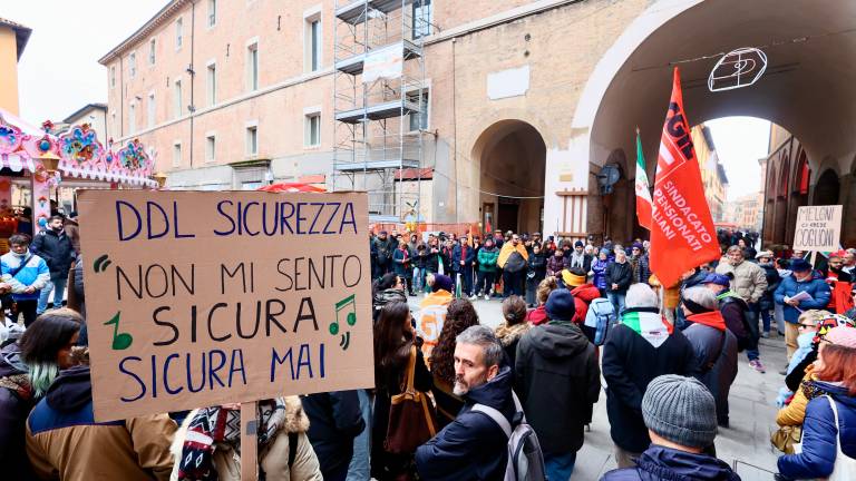 Imola, almeno 500 persone alla manifestazione contro il Ddl sicurezza del governo VIDEOGALLERY