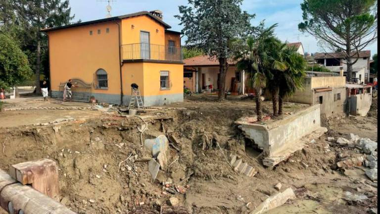 Faenza, la collina e il grido di aiuto: “Non riusciamo a togliere i detriti per rientrare in casa”